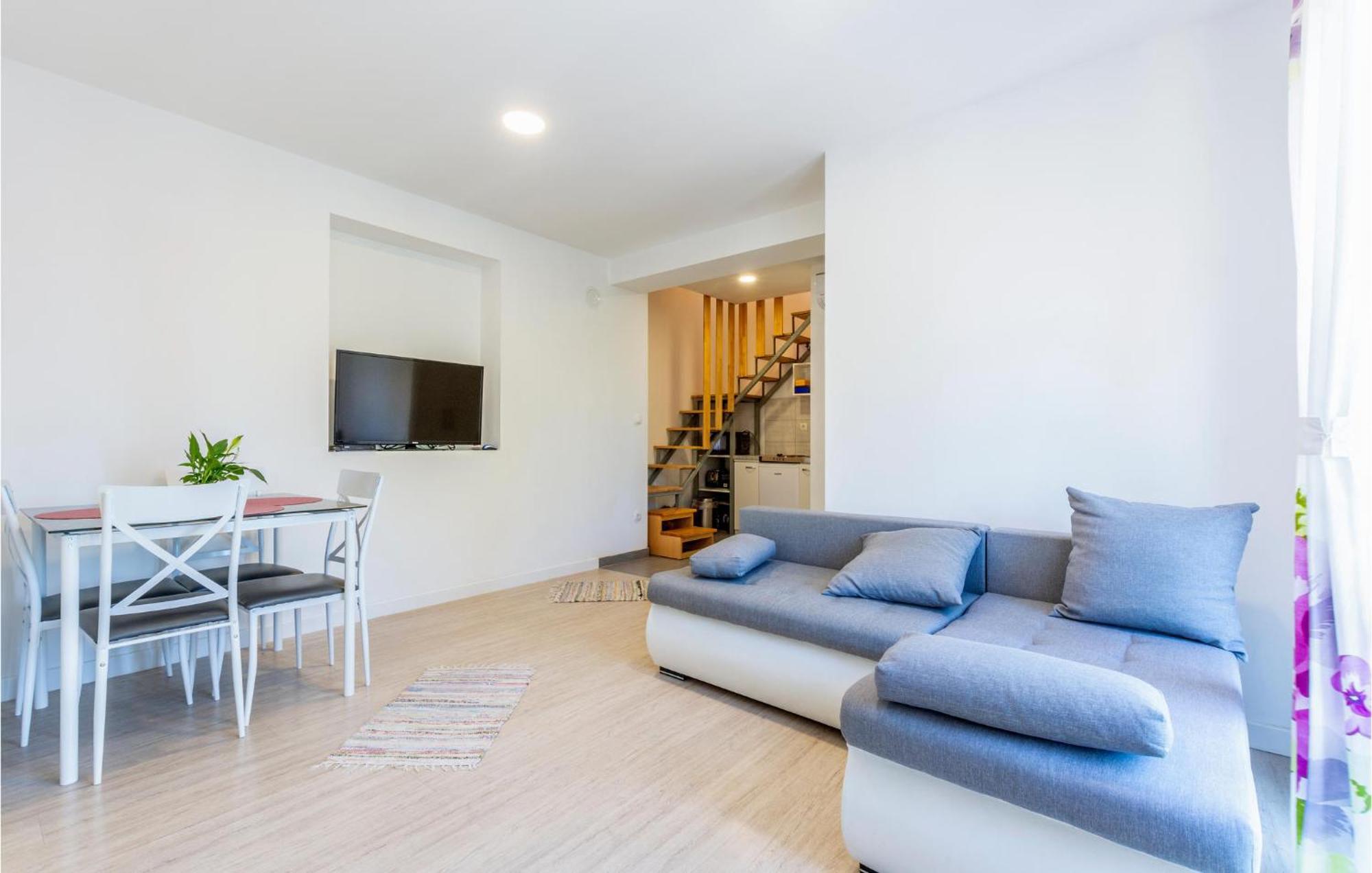 Gorgeous Apartment In Omis With Kitchen Exterior foto